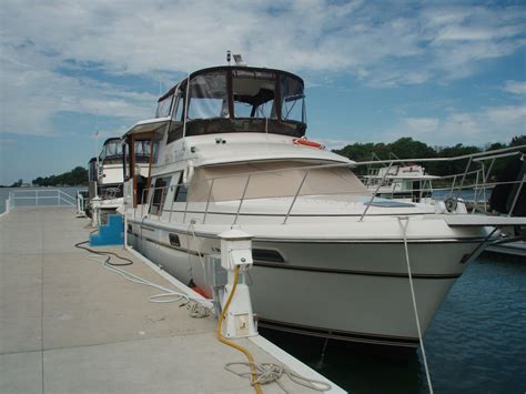 1986 Carver 4207 Motor Yachts for sale .